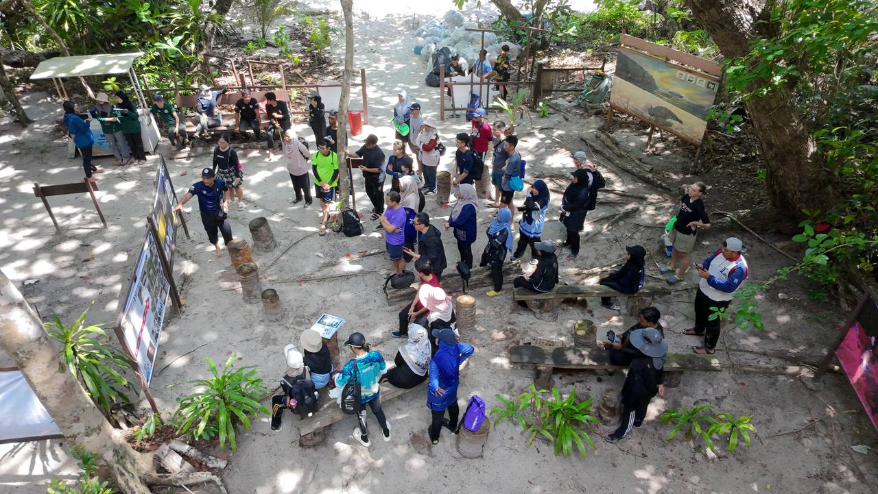 Participants during the field trip of the 2nd Annual Forum for Early Career Scientists in Marine Science